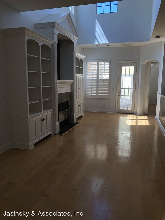 Building Photo - 3 br, 2.5 bath House - 1585 Park Ave
