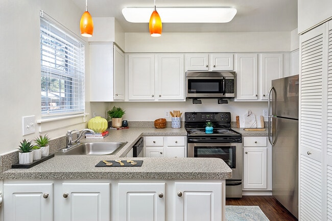 Brentwood Model Kitchen - Kings Crossing