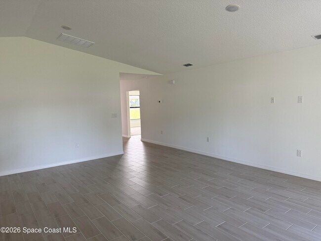 Foto del edificio - 792 Geary St SW