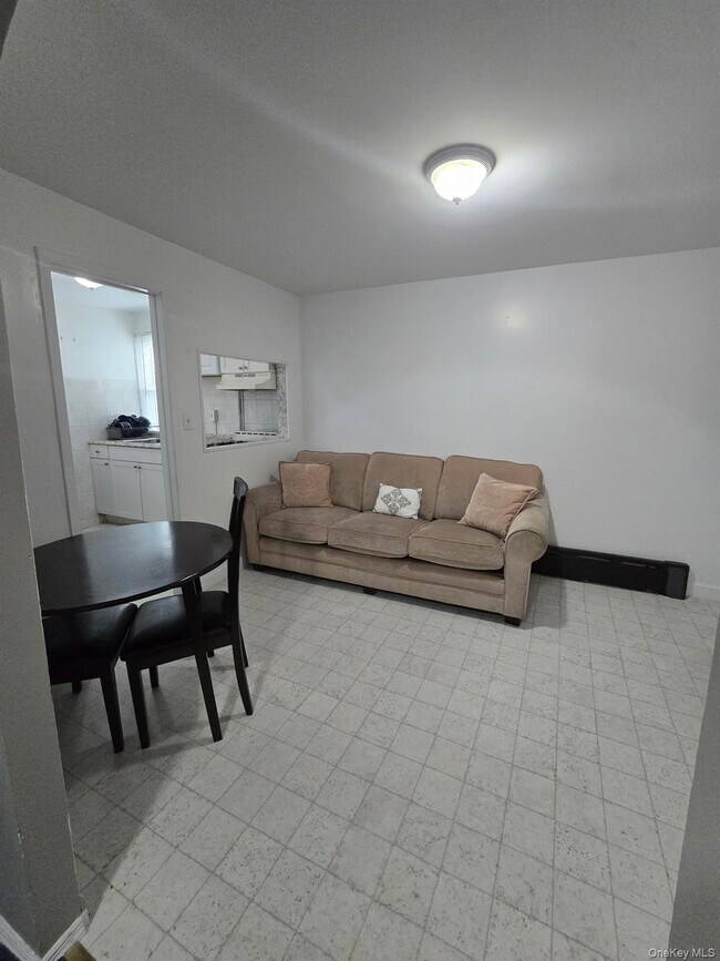 Foto del edificio - 135-01 Cross Bay Blvd