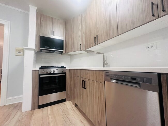 Building Photo - 5064 N Wolcott Ave