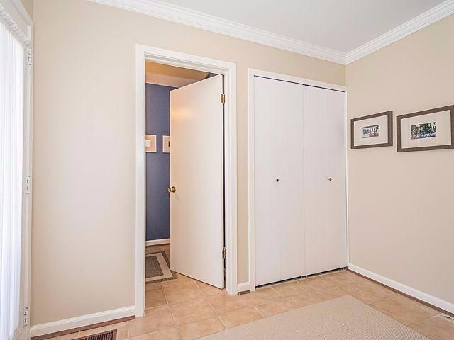Building Photo - 931 Greenhills Dr