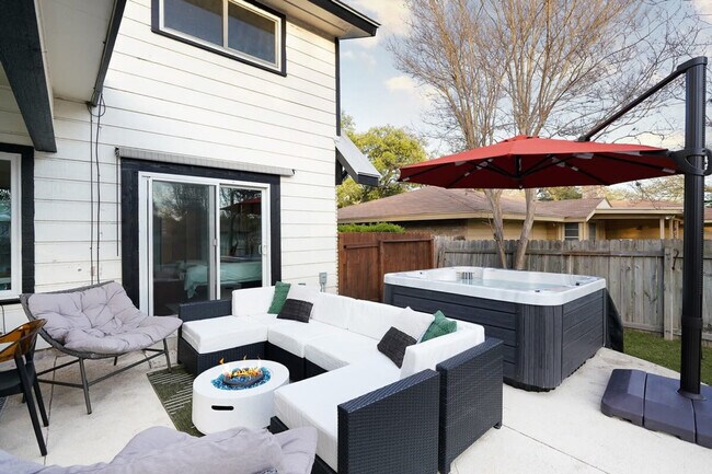 Foto del edificio - 10807 Mount Ida Dr