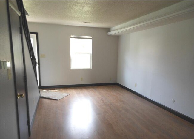 Building Photo - 1137 N Park Ave
