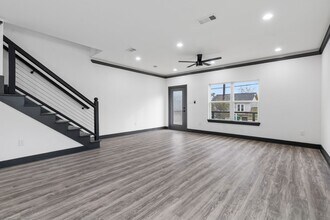 Building Photo - 913 Panama St