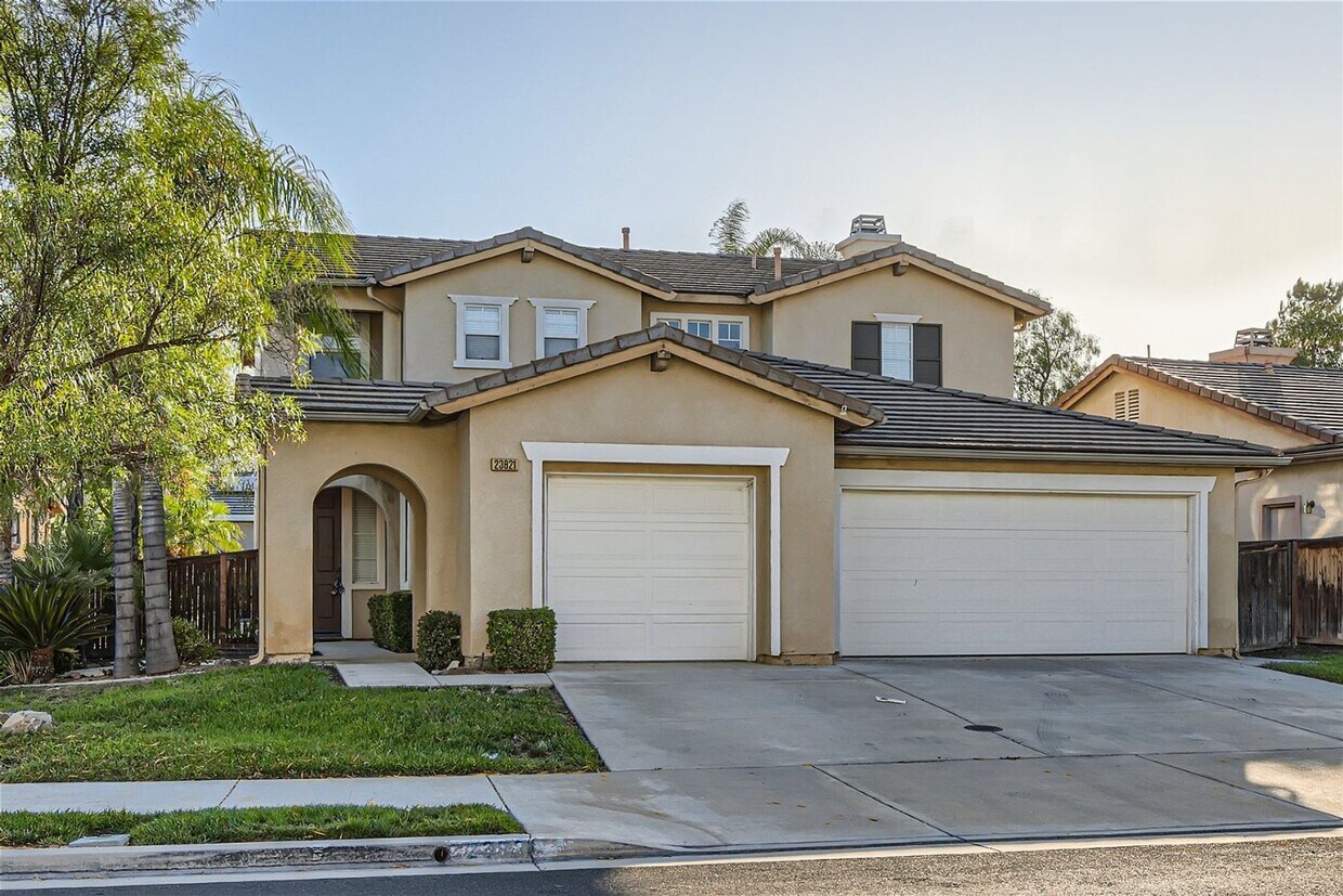 Foto principal - 4 BD/3 Ba Home with Three car attached gar...