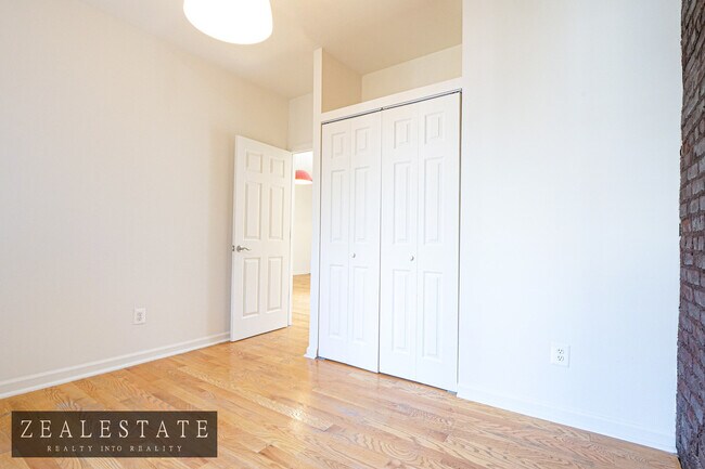 Foto del edificio - 256 Pacific St