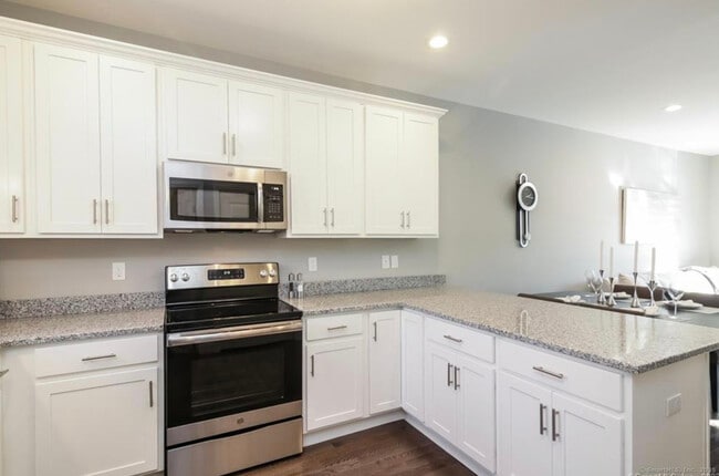 Building Photo - 35 Ringgold St