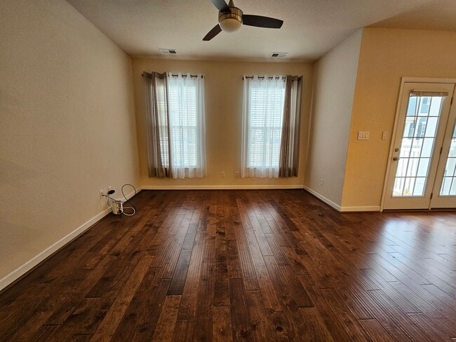 Building Photo - JOLLIFF LANDING