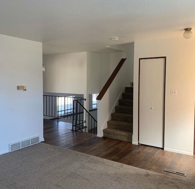 Building Photo - 818 Mansfield Dr