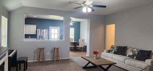 Building Photo - 14211 Winecup Ln
