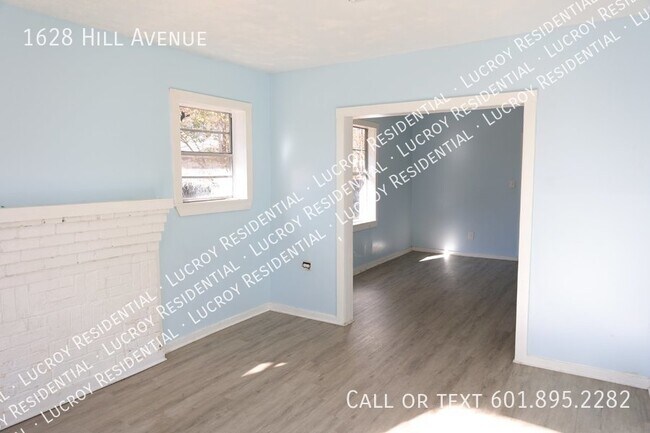 Building Photo - Super-Cute 3 Bedroom Rental with Spacious ...