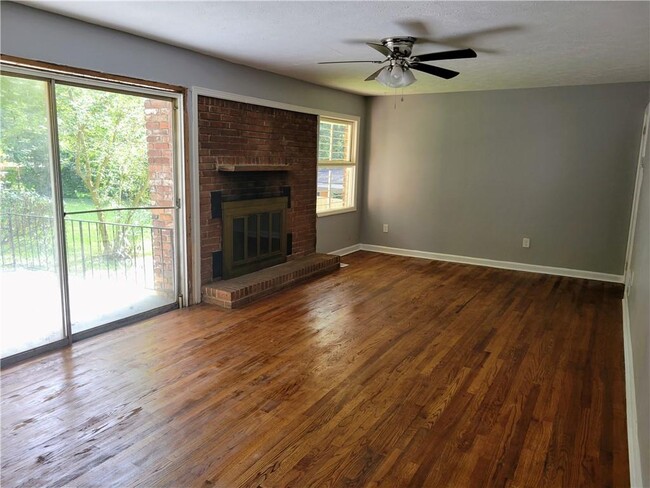 Building Photo - 2750 Headland Dr