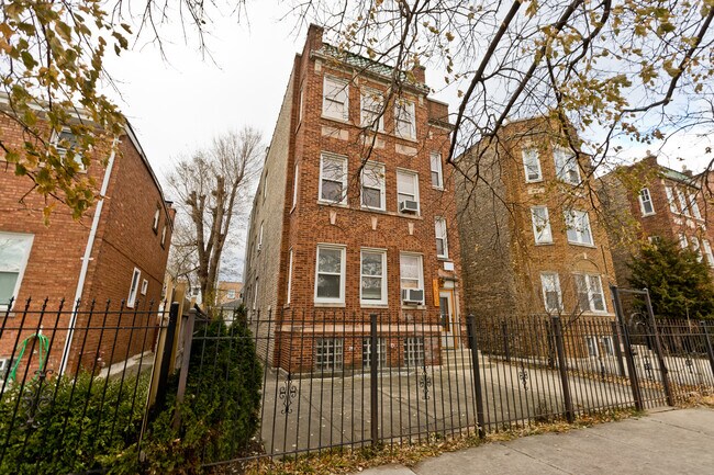 Foto del edificio - 6426 N Troy St