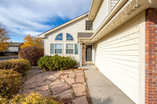 Foto del edificio - 3 bed, 2.5 bath Home in English Ranch Neig...