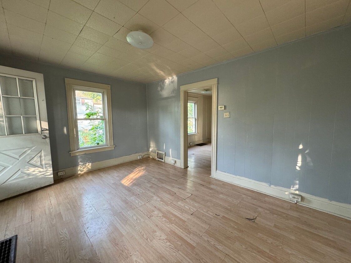 Building Photo - 2 Bedroom located in Monroe