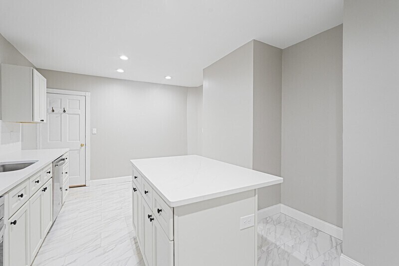 Foto principal - 381 Adams St