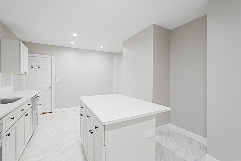 Photo - 381 Adams St