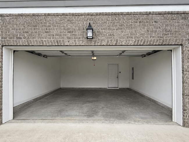 Building Photo - Ooltewah Gem! 3BR Home with Pool + Walking Trails