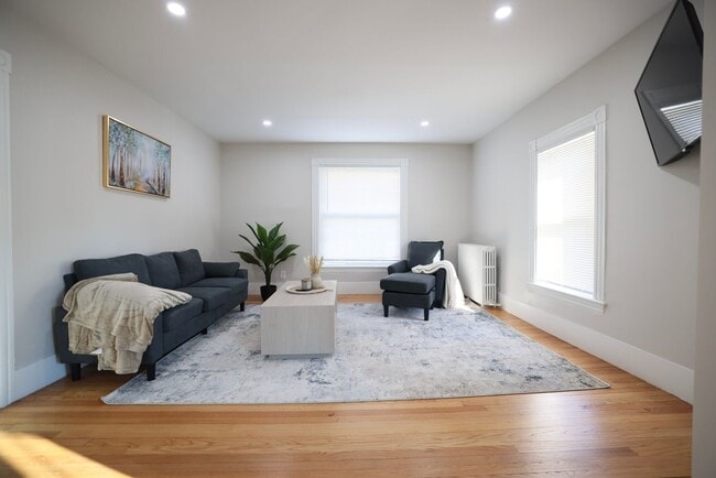 Building Photo - 16 Orange St