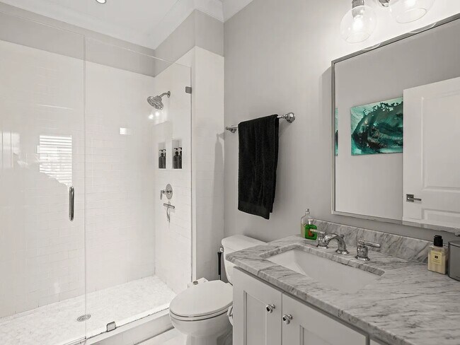 Building Photo - 605 Smedes Pl
