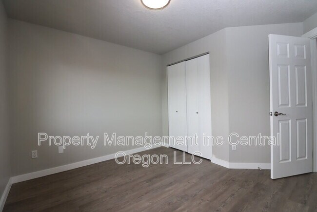 Foto del edificio - 1472 NE Whisper Ridge Dr