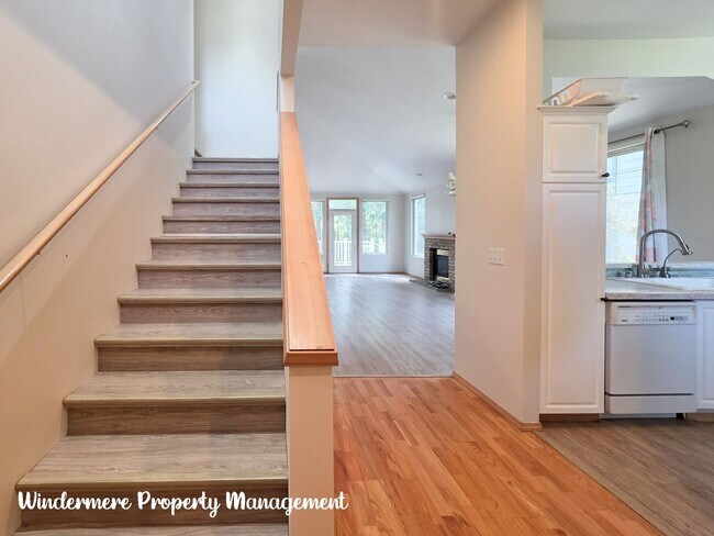 Foto del edificio - Bright and Spacious, Conveniently located ...