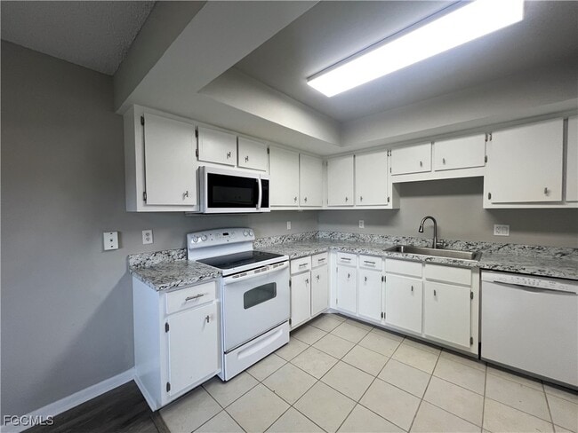 Building Photo - 639 SE 13th Ave