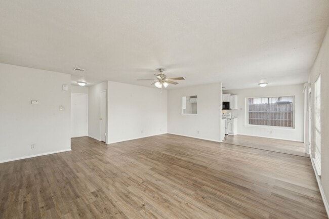 Building Photo - 1014 Cloverbrook St