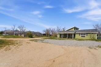 Building Photo - 13237 E Ave W 8