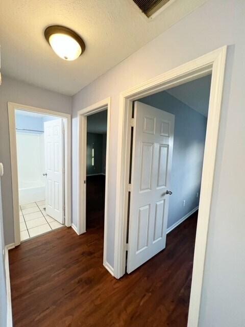 Building Photo - 3820 Sherman Towne Dr