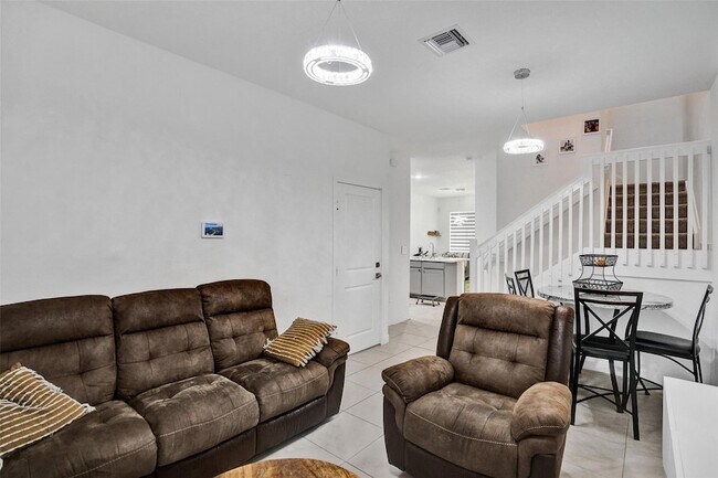 Foto del edificio - 1325 NW 208th Terrace