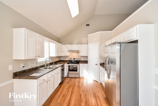 Building Photo - 622 Skyline Dr