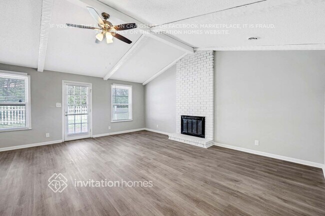 Foto del edificio - 112 Lake Terrace Cir