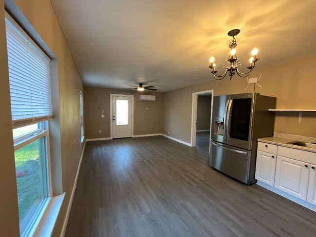 Building Photo - 47370 Vena Dr