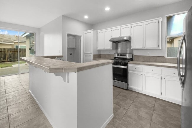 Building Photo - 9385 Bennoel Way