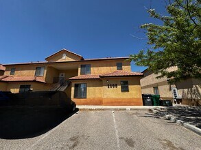 Building Photo - 1105 Meadowlark Way SE