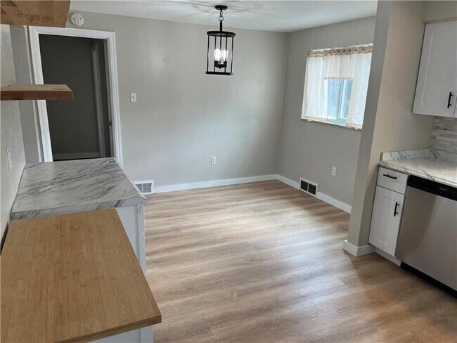 Foto del edificio - 249 Coral Dr