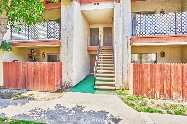 Foto del edificio - 23617 Golden Springs Dr