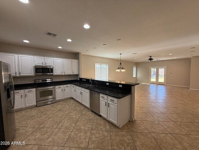 Foto del edificio - 4155 E Clubview Dr