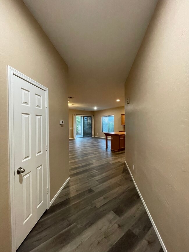 Building Photo - 2916 W Windsong Dr