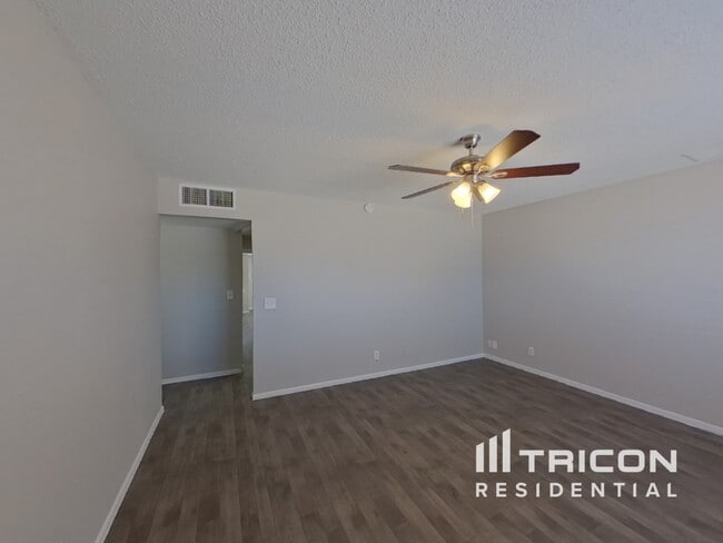Building Photo - 3325 W Windrose Drive Phoenix AZ