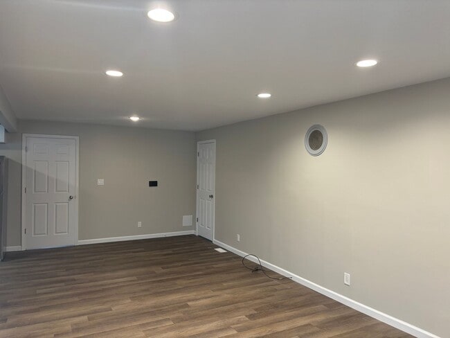 Building Photo - Fabulous 2 Bedroom 1.5 Bathroom House