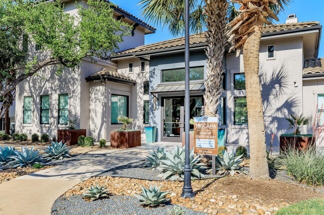 Building Photo - Toscana