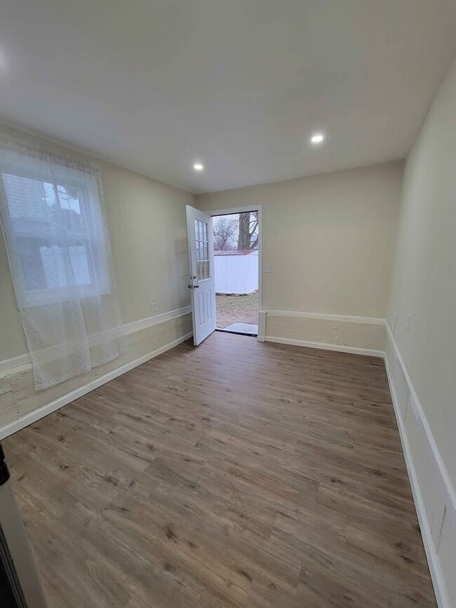 Building Photo - 351 Wicks Rd