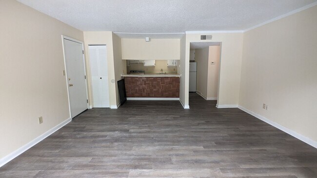 Building Photo - 1BR