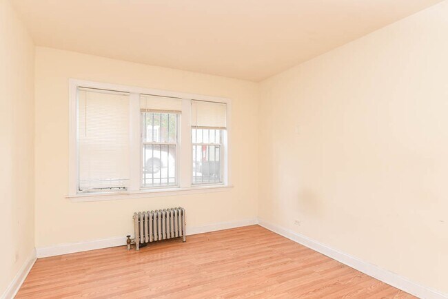 Foto del edificio - 2598 N Kimball Ave