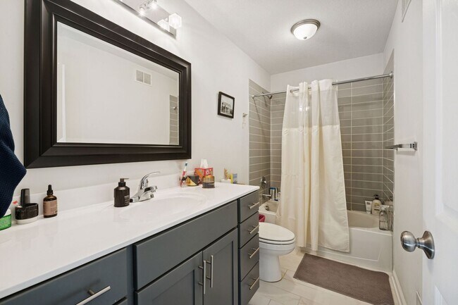 Foto del edificio - 2449 Lyndale Ave S