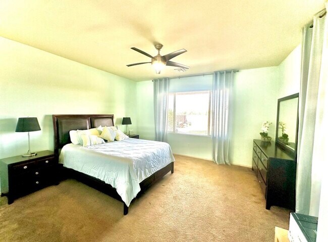 Foto del edificio - 1145 E Madera Grove Ln