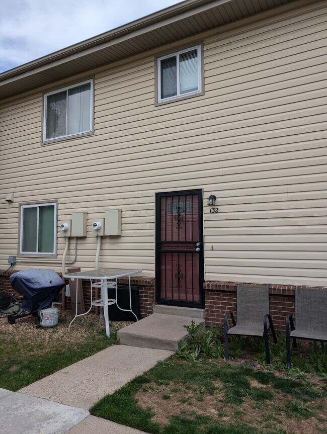 Building Photo - "Charming 2-Bed Condo Retreat in Lakewood ...